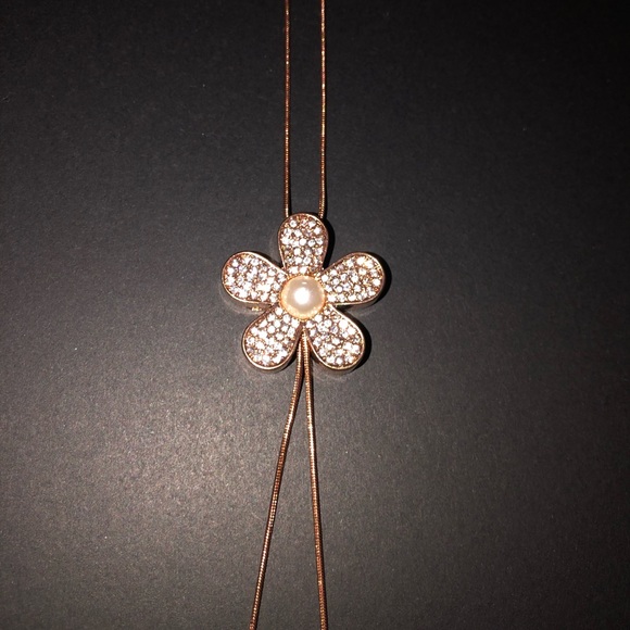 Flower elastic Rose Gold Necklace with Pearl - Picture 2 of 8